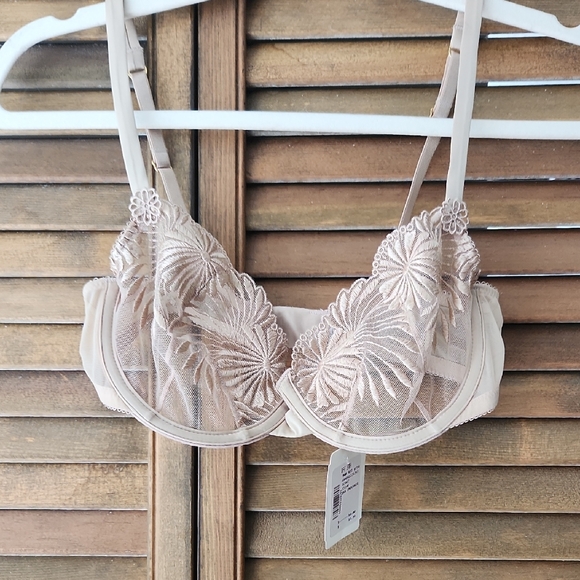 Wacoal Other - NWT Wacoal Bra Sheer Underwire Un-lined Neutral Tan Beige